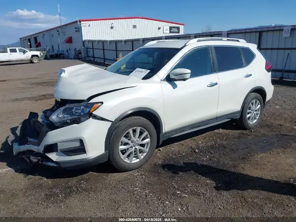 KNMAT2MV7HP580637 2017 NISSAN ROGUE - Image 2