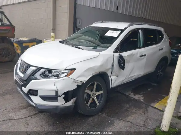 KNMAT2MV7HP581674 2017 NISSAN ROGUE - Image 2