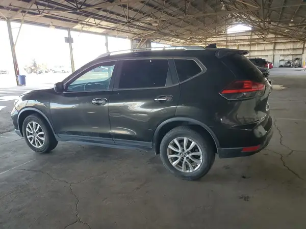 KNMAT2MV7HP582453 2017 NISSAN ROGUE - Image 2