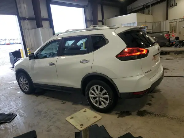 KNMAT2MV7HP584056 2017 NISSAN ROGUE - Image 2
