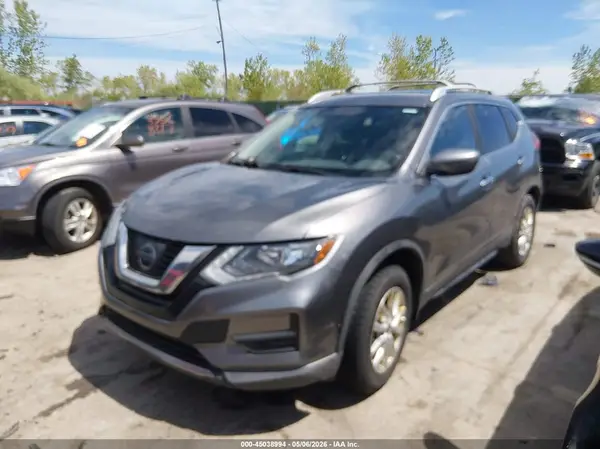 KNMAT2MV7HP586163 2017 NISSAN ROGUE - Image 2