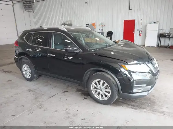 KNMAT2MV7HP593789 2017 NISSAN ROGUE - Image 1