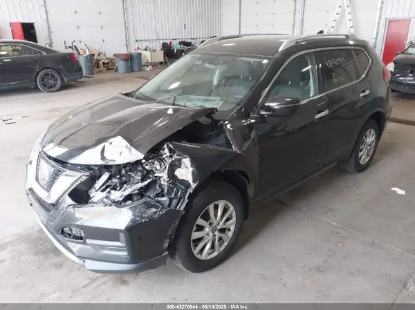 KNMAT2MV7HP593789 2017 NISSAN ROGUE - Image 2