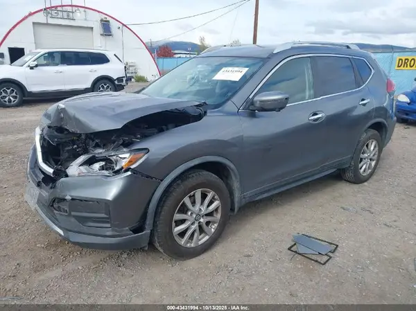 KNMAT2MV7HP601051 2017 NISSAN ROGUE - Image 2
