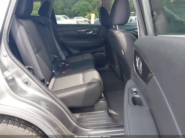 KNMAT2MV7HP602264 2017 NISSAN ROGUE - Image 8