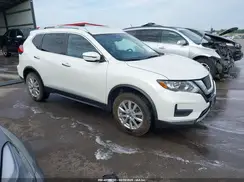 KNMAT2MV7HP605679 2017 NISSAN ROGUE