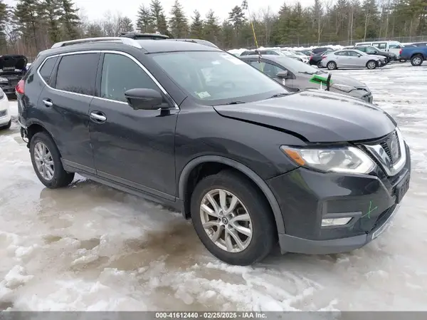 KNMAT2MV7HP618061 2017 NISSAN ROGUE - Image 1