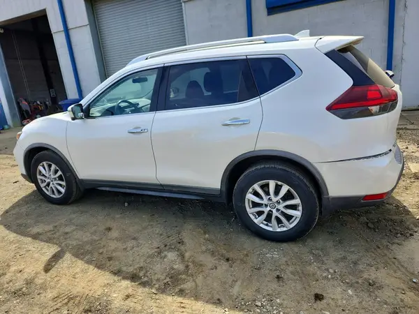 KNMAT2MV7JP508178 2018 NISSAN ROGUE - Image 2
