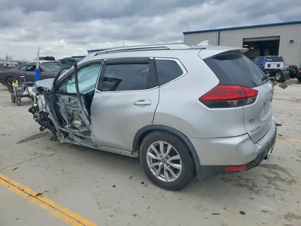 KNMAT2MV7JP519584 2018 NISSAN ROGUE - Image 2