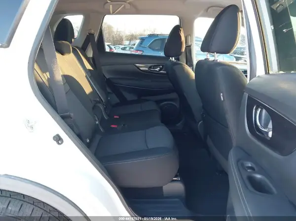 KNMAT2MV7JP519987 2018 NISSAN ROGUE - Image 8