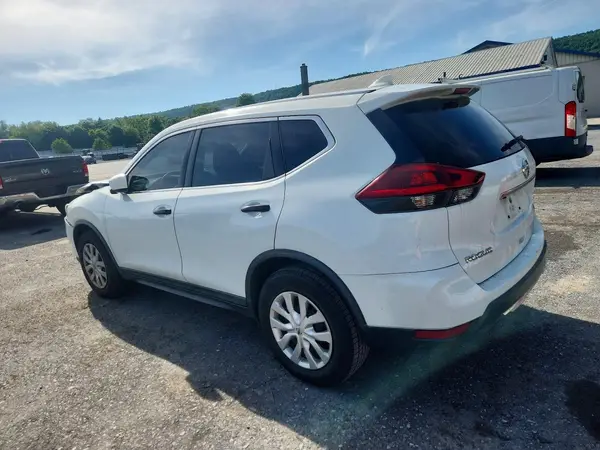 KNMAT2MV7JP525630 2018 NISSAN ROGUE - Image 2