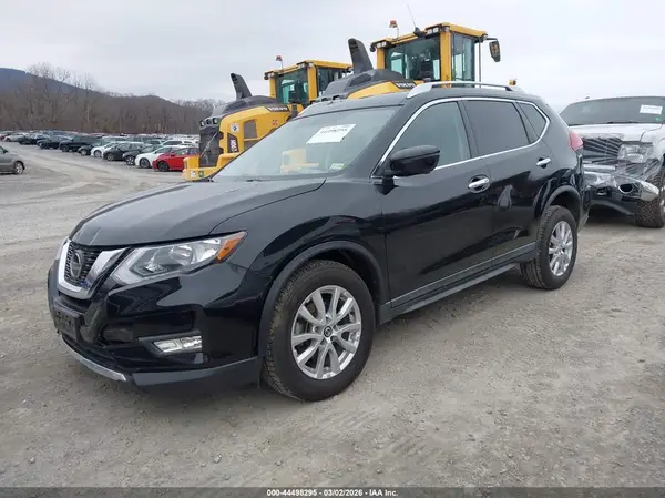 KNMAT2MV7JP528401 2018 NISSAN ROGUE - Image 2