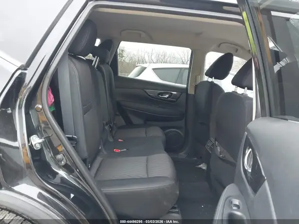 KNMAT2MV7JP528401 2018 NISSAN ROGUE - Image 8