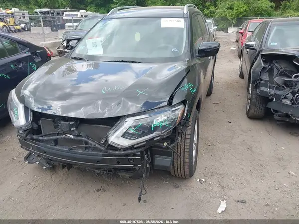 KNMAT2MV7JP549782 2018 NISSAN ROGUE - Image 2