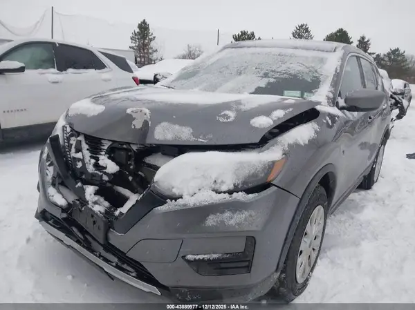 KNMAT2MV7JP550933 2018 NISSAN ROGUE - Image 2