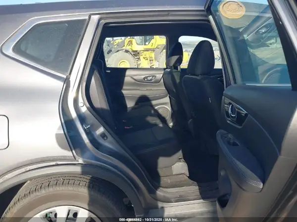 KNMAT2MV7JP553637 2018 NISSAN ROGUE - Image 8