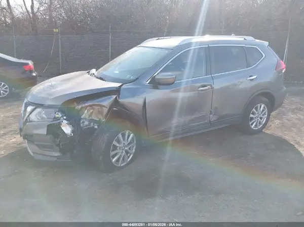 KNMAT2MV7JP553816 2018 NISSAN ROGUE - Image 2
