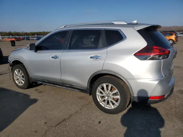 KNMAT2MV7JP557770 2018 NISSAN ROGUE - Image 2