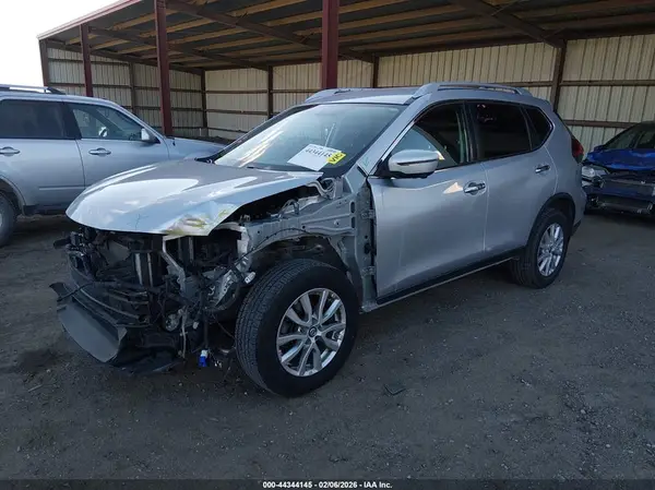KNMAT2MV7JP560765 2018 NISSAN ROGUE - Image 2