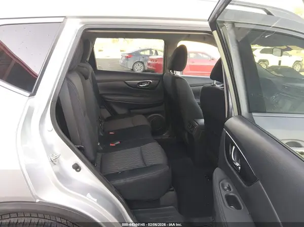 KNMAT2MV7JP560765 2018 NISSAN ROGUE - Image 8