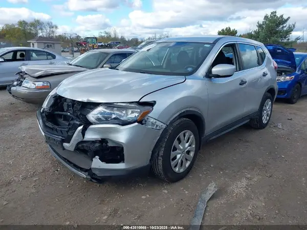 KNMAT2MV7JP576996 2018 NISSAN ROGUE - Image 2