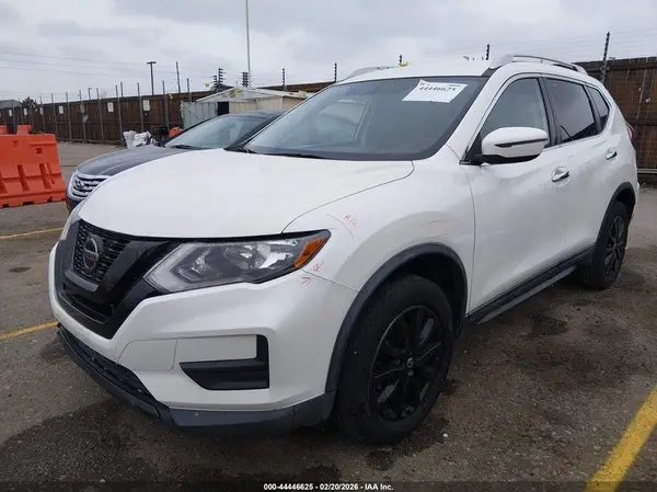 KNMAT2MV7JP577565 2018 NISSAN ROGUE - Image 2