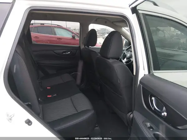 KNMAT2MV7JP577565 2018 NISSAN ROGUE - Image 8