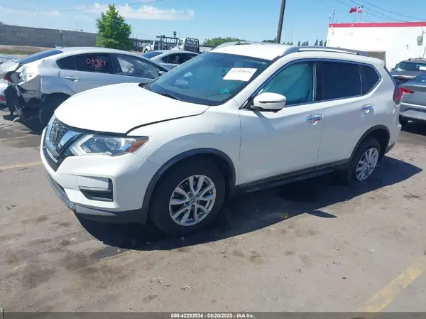 KNMAT2MV7JP586329 2018 NISSAN ROGUE - Image 2