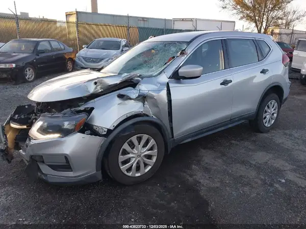 KNMAT2MV7JP586492 2018 NISSAN ROGUE - Image 2