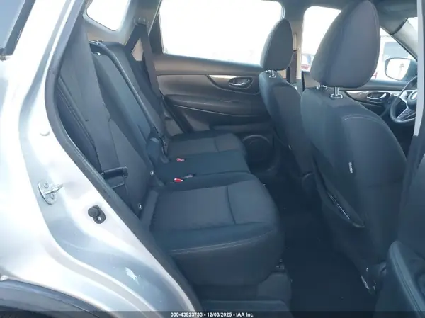 KNMAT2MV7JP586492 2018 NISSAN ROGUE - Image 8