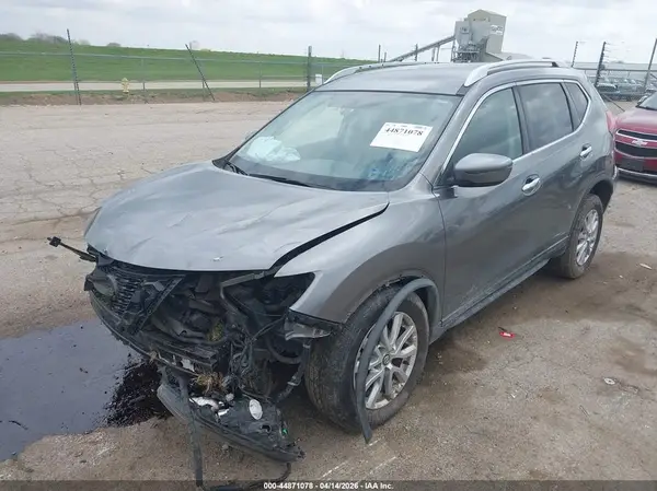 KNMAT2MV7JP588713 2018 NISSAN ROGUE - Image 2