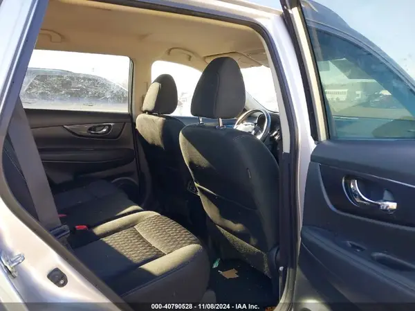 KNMAT2MV7JP590199 2018 NISSAN ROGUE - Image 8