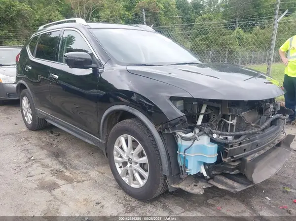 KNMAT2MV7JP591921 2018 NISSAN ROGUE - Image 1