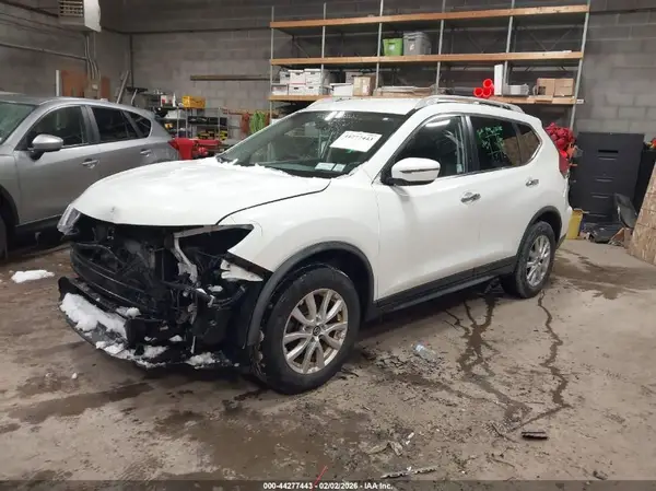 KNMAT2MV7JP600519 2018 NISSAN ROGUE - Image 2