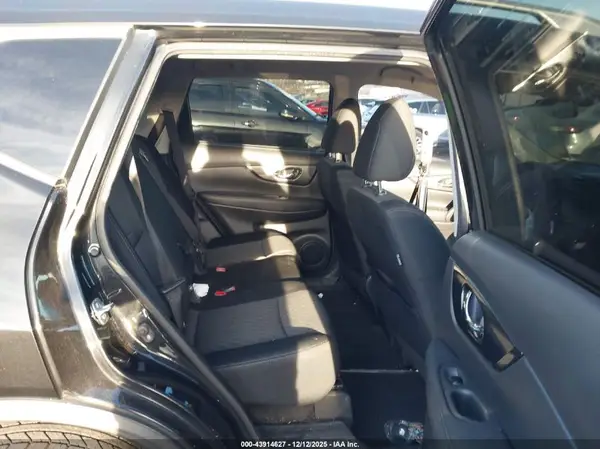 KNMAT2MV7JP620673 2018 NISSAN ROGUE - Image 8