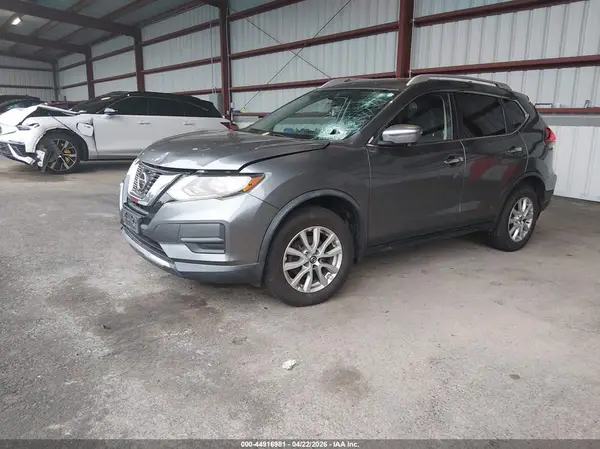 KNMAT2MV7JP620818 2018 NISSAN ROGUE - Image 2