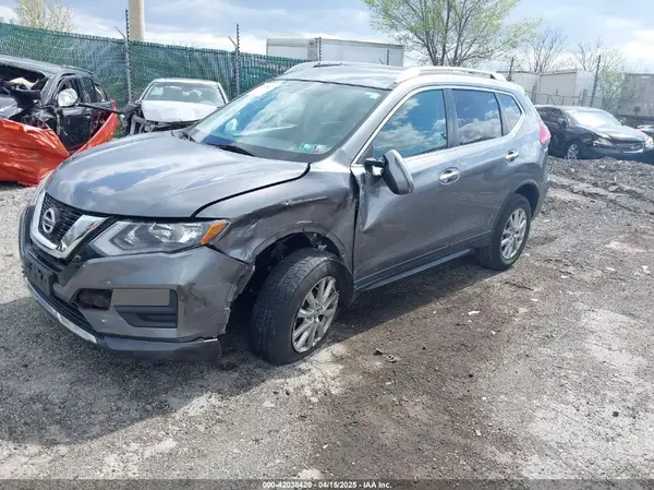 KNMAT2MV8HP502707 2017 NISSAN ROGUE - Image 2