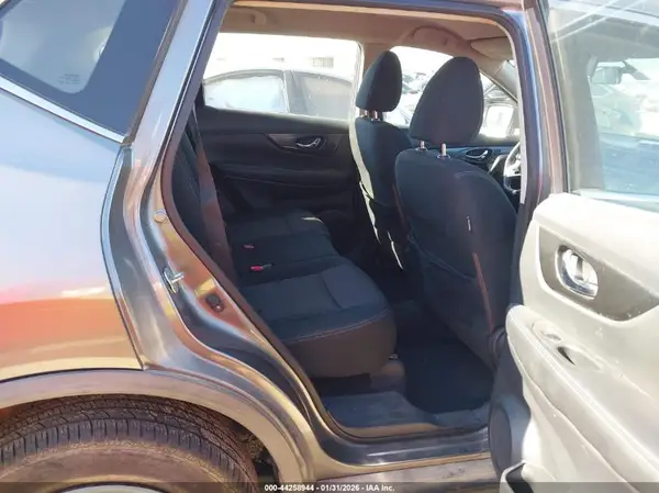 KNMAT2MV8HP506241 2017 NISSAN ROGUE - Image 8