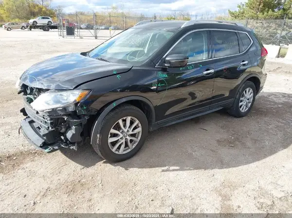 KNMAT2MV8HP506823 2017 NISSAN ROGUE - Image 2