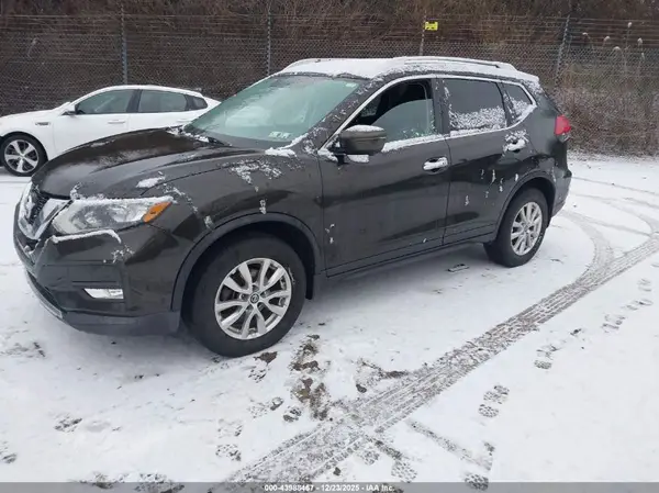KNMAT2MV8HP519491 2017 NISSAN ROGUE - Image 2