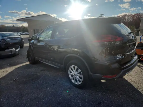 KNMAT2MV8HP522486 2017 NISSAN ROGUE - Image 2