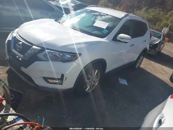 KNMAT2MV8HP533441 2017 NISSAN ROGUE - Image 2