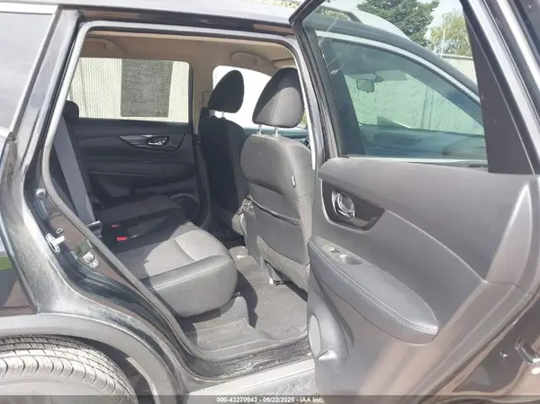 KNMAT2MV8HP539806 2017 NISSAN ROGUE - Image 8