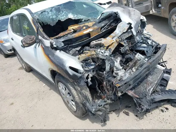 KNMAT2MV8HP551647 2017 NISSAN ROGUE - Image 1