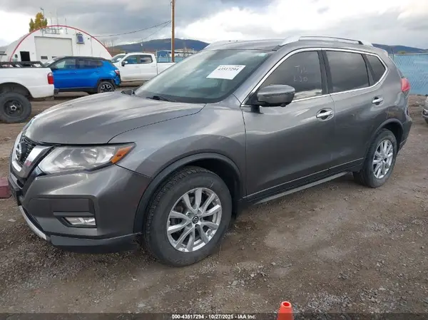 KNMAT2MV8HP558114 2017 NISSAN ROGUE - Image 2