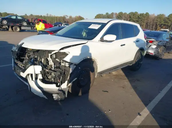 KNMAT2MV8HP565791 2017 NISSAN ROGUE - Image 2