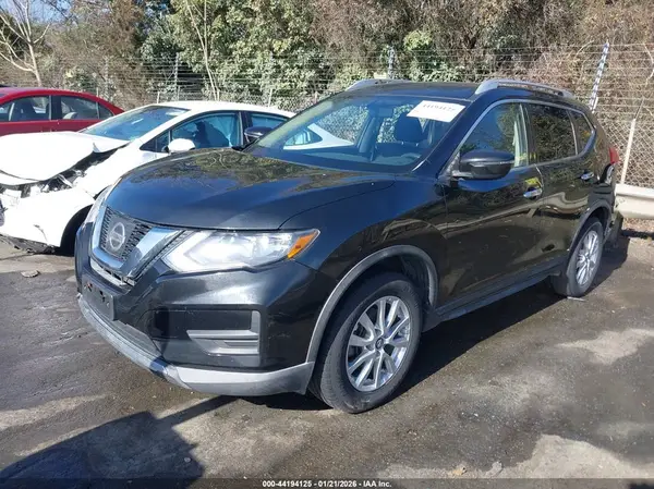 KNMAT2MV8HP574636 2017 NISSAN ROGUE - Image 2