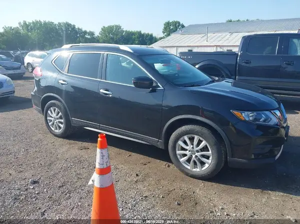 KNMAT2MV8HP576192 2017 NISSAN ROGUE - Image 1