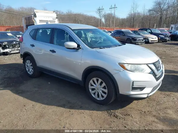 KNMAT2MV8HP576578 2017 NISSAN ROGUE - Image 1