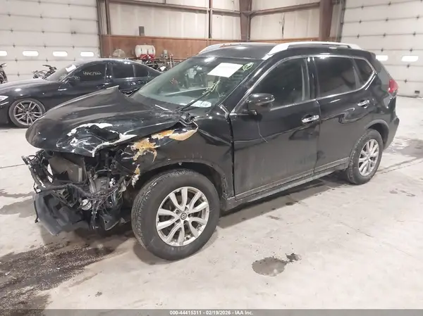 KNMAT2MV8HP578721 2017 NISSAN ROGUE - Image 2